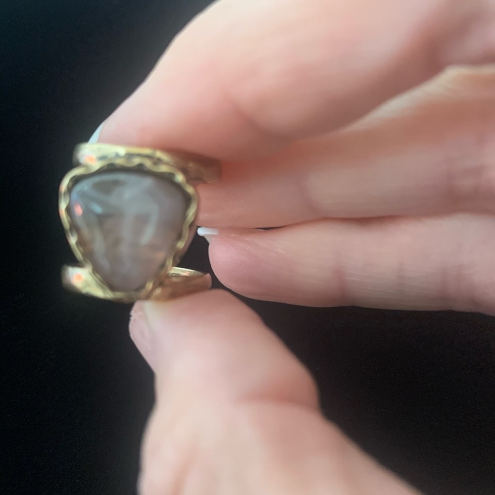 Double band with pinkish stone